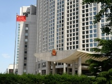 外交部回应中企车队在巴遭恐袭：立即彻查，缉拿凶手并依法严惩