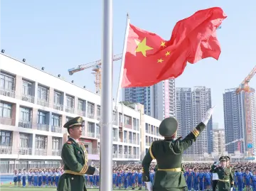 “传承红色基因，争做新时代好少年” ——龙岗区举办国旗文化进校园系列活动