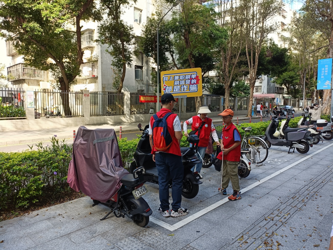 海山街道：志愿服务点亮国庆假期