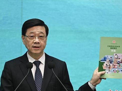 李家超16日发表就任后第三份《施政报告》，将继续沿用绿色封面