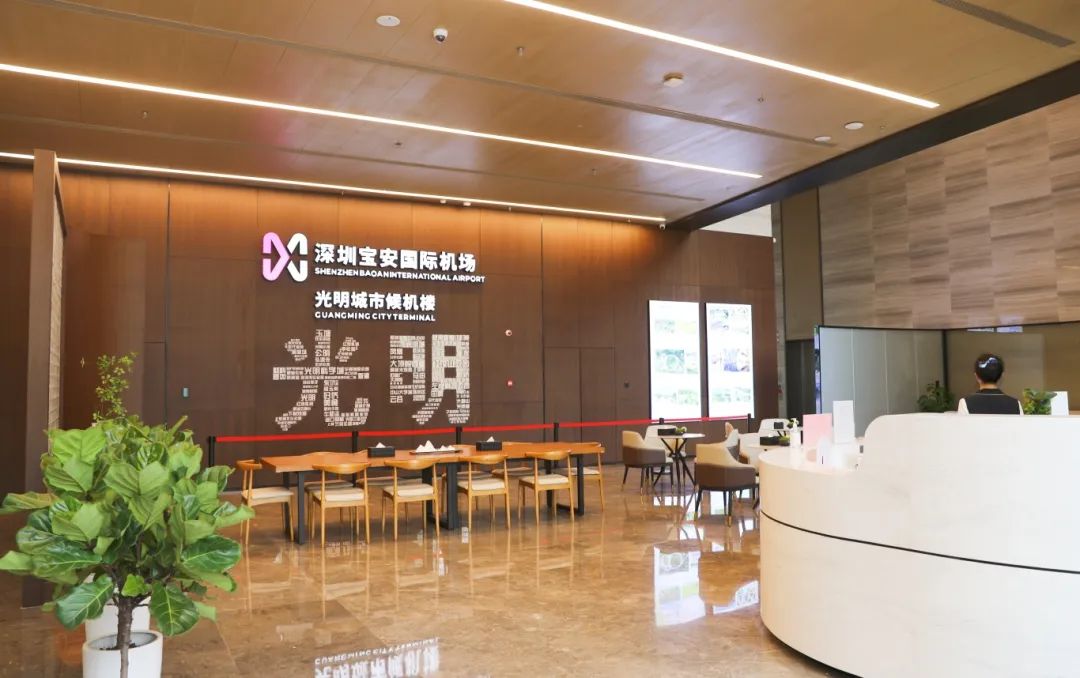 返程高峰将至，深夜如何从机场回光明？这条快线末班车延至凌晨1:30