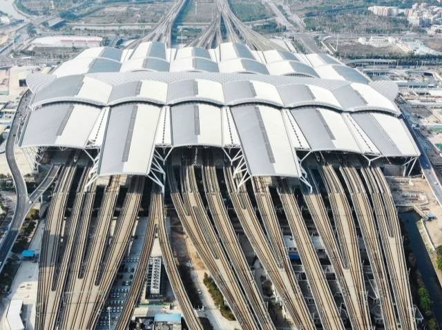 营业里程突破16万公里 我国建成全球最繁忙铁路网 