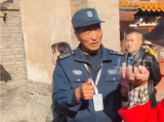 小西天景区保安大叔透露辞职原因，称辞职后想去卖香梨