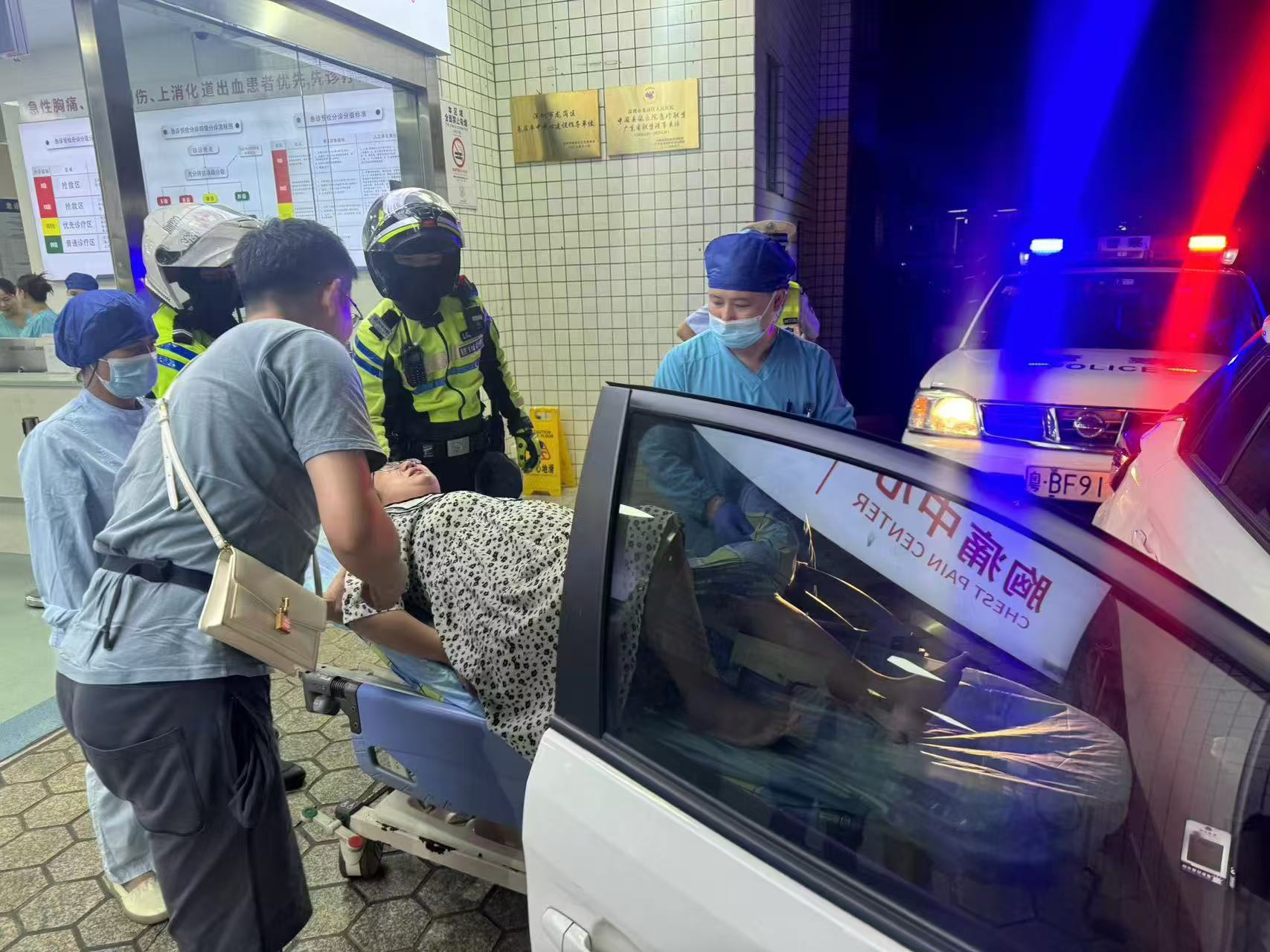 临产孕妇跨市就医，龙岗交警暖心护送！