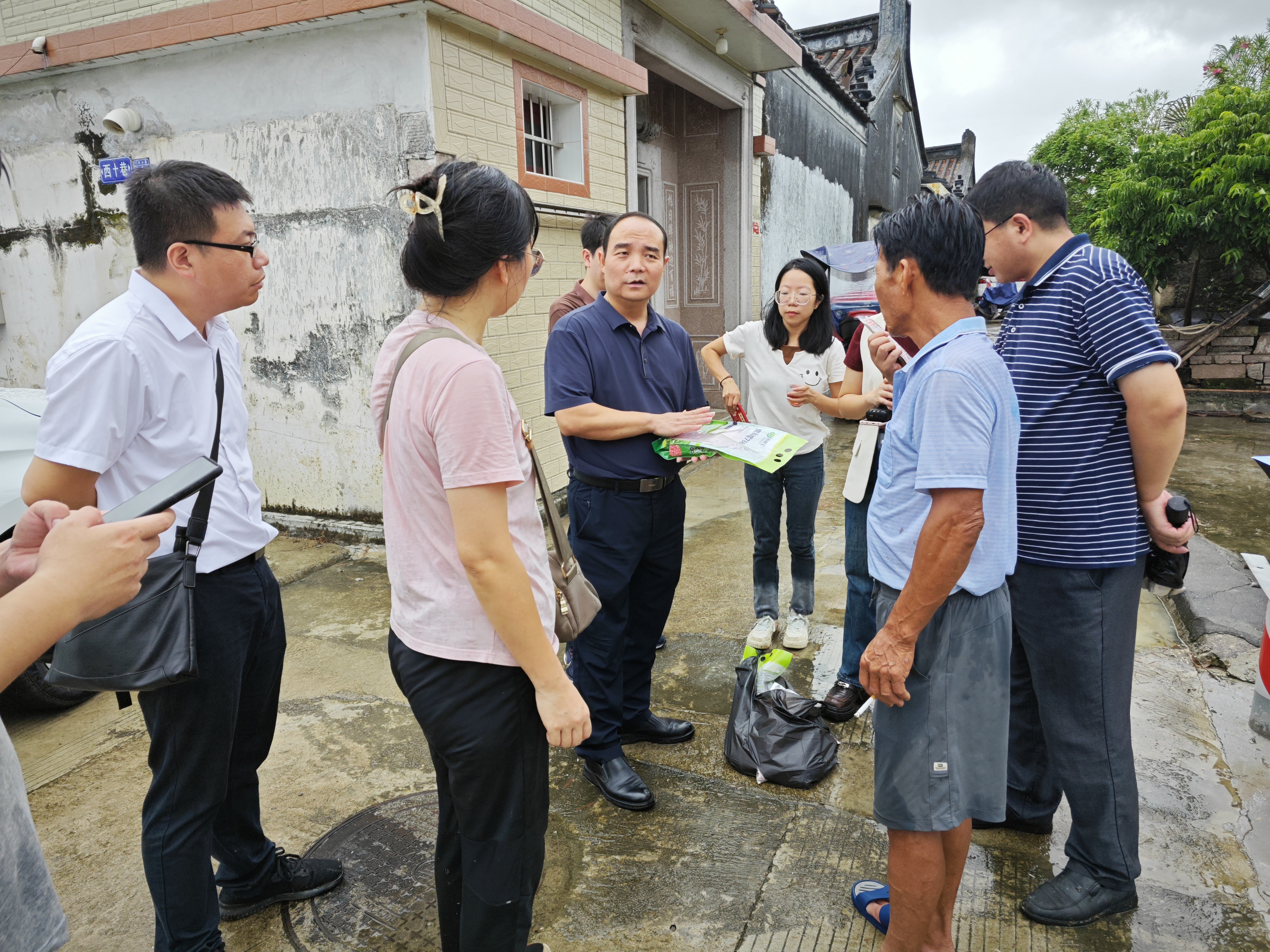 知农情晓农事促振兴，深圳帮扶干部深入汕头乡村“同吃同住同劳动”