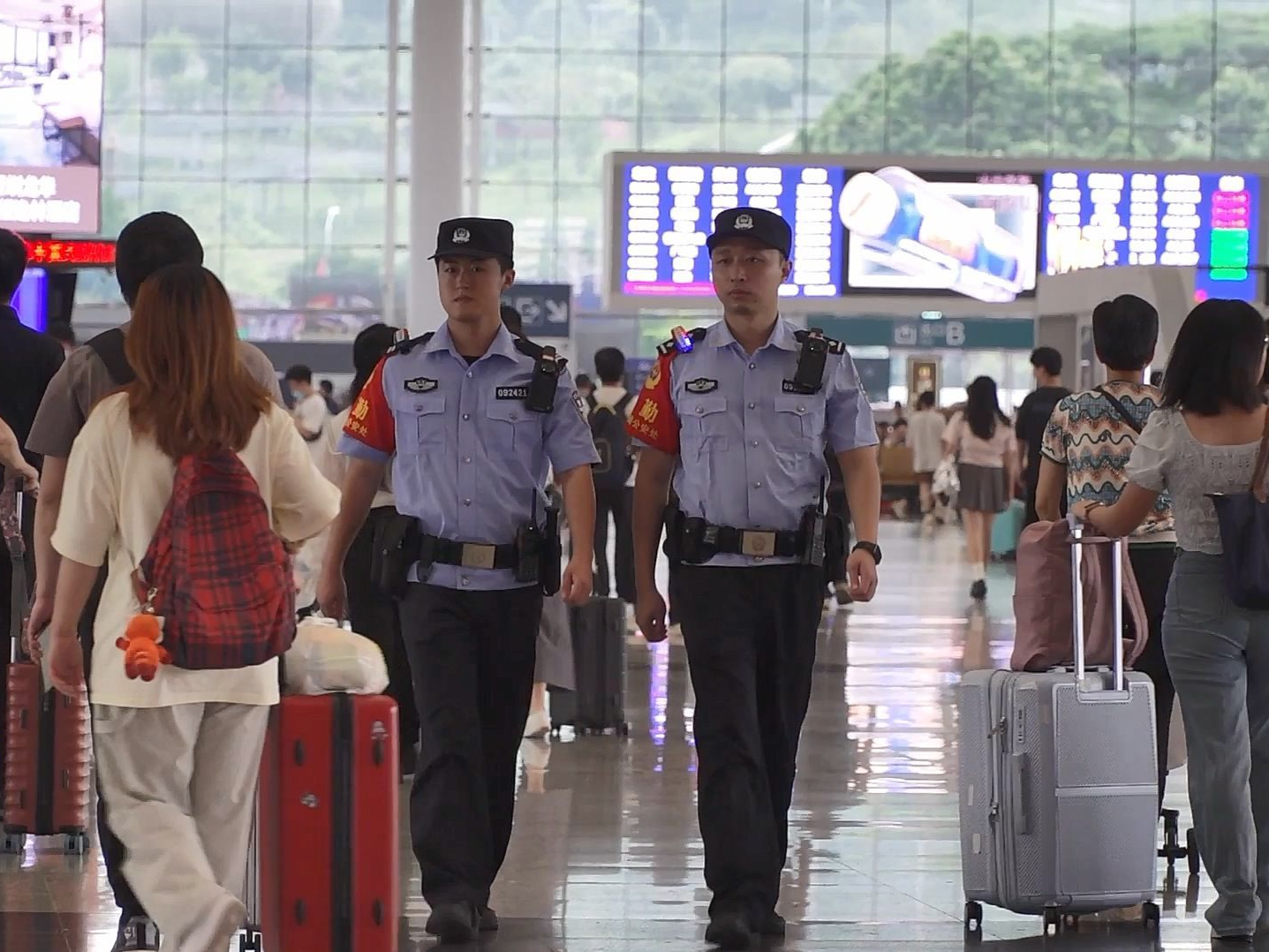“十一黄金周”来了，深铁公安为旅客保驾护航