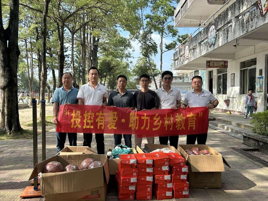 助力乡村教育，深圳驻隆都镇帮扶工作队携手深投控开展爱心捐赠