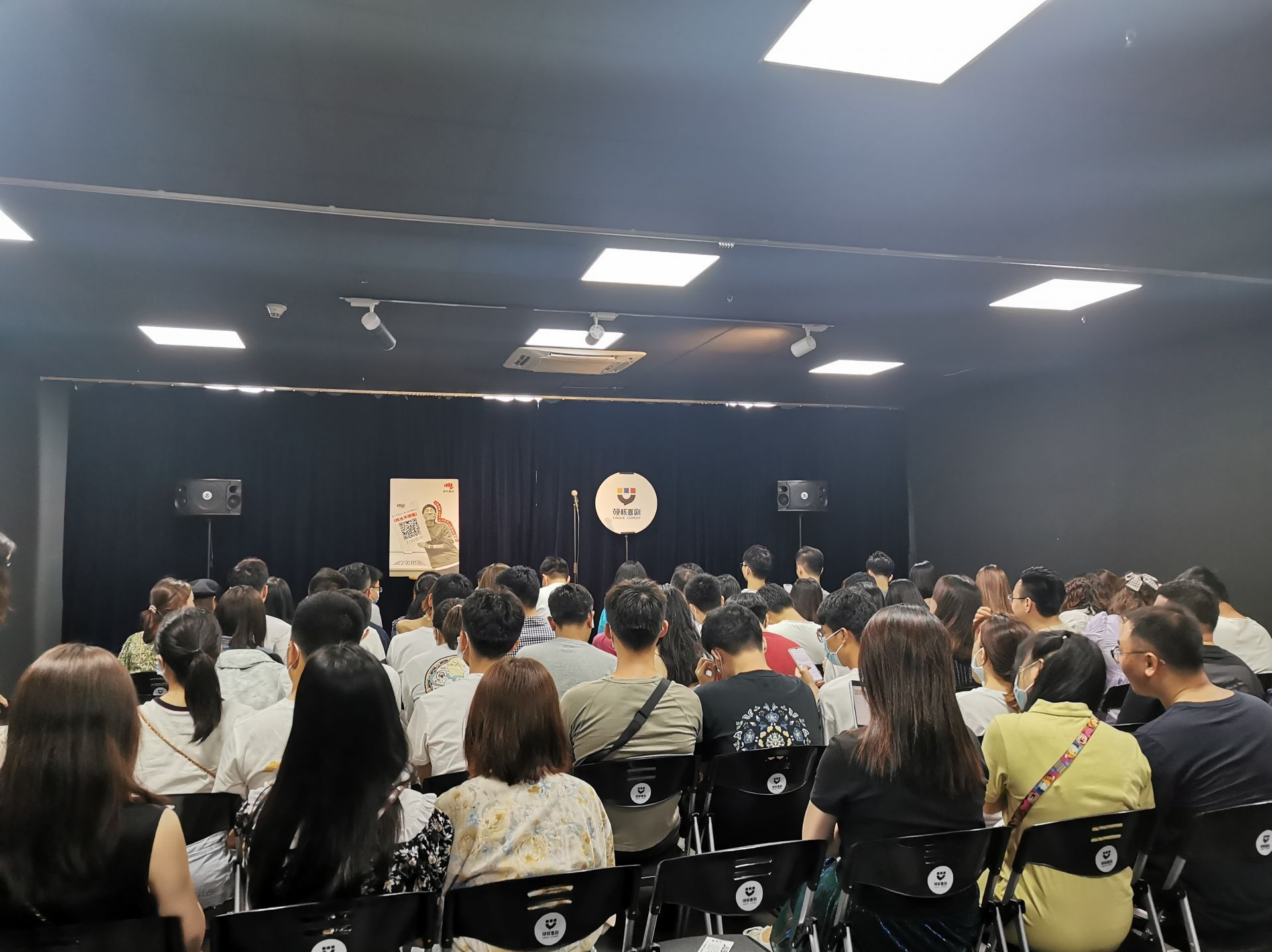 深圳，为中国内地脱口秀递上第一支开放麦