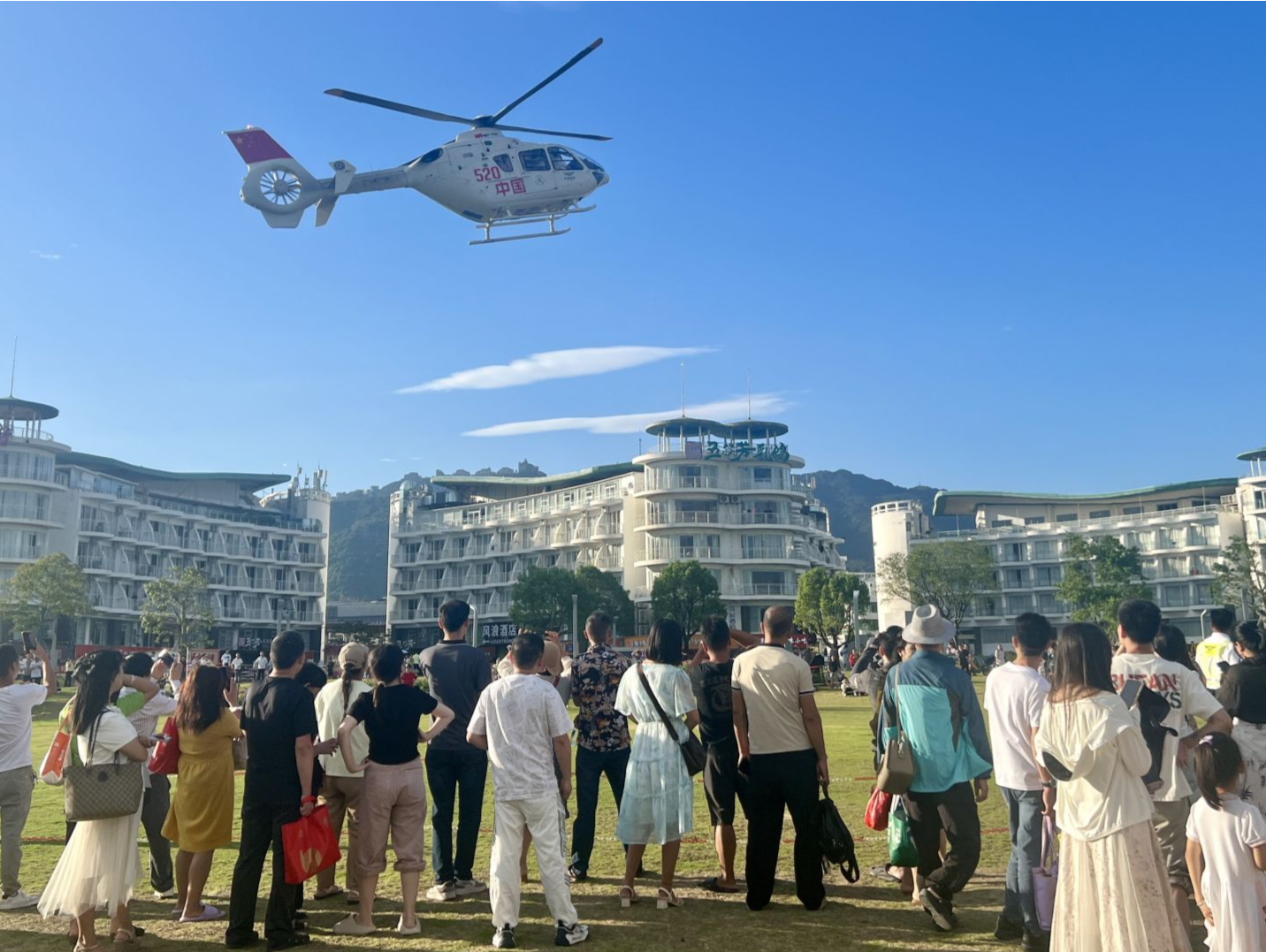 刺激！深圳低空飞行又有新体验，游客疯狂“打Call”｜潮玩国庆