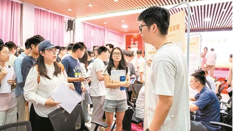 宝安区金秋招聘月系列活动拉开序幕