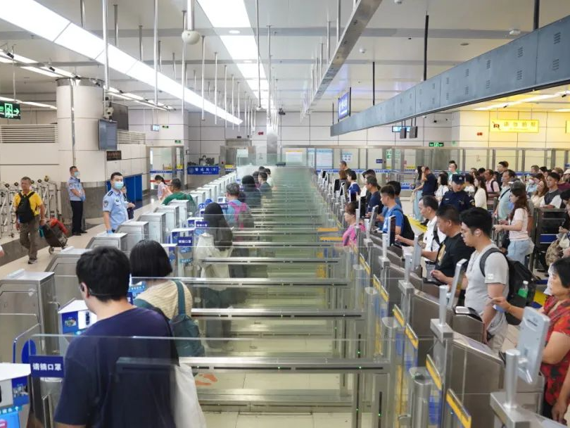 国庆假期深圳湾口岸客流同比增近三成！出入境客流持续高位运行