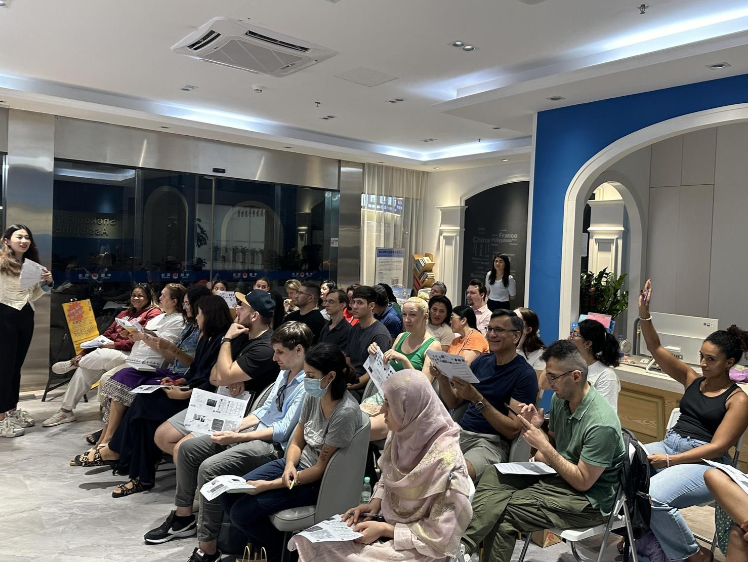 晶报特别报道｜蛇口外国人夜校：国际街区的温暖灯火