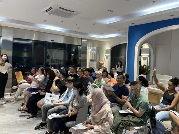 晶报特别报道｜蛇口外国人夜校：国际街区的温暖灯火