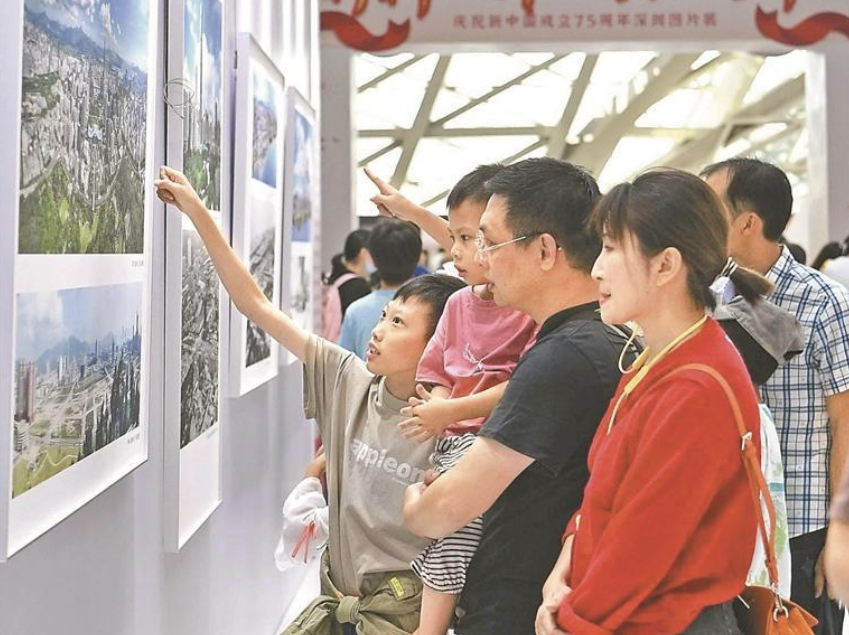 带孩子参观这个展览很有意义 长假即将收官观众热情不减