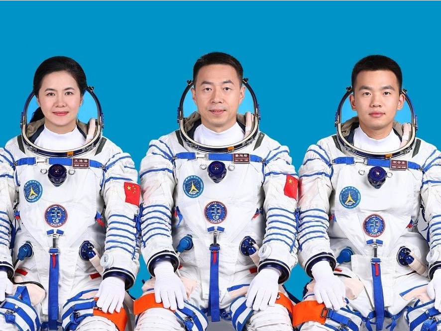 同框亮相！神舟十九号航天员乘组简历来了