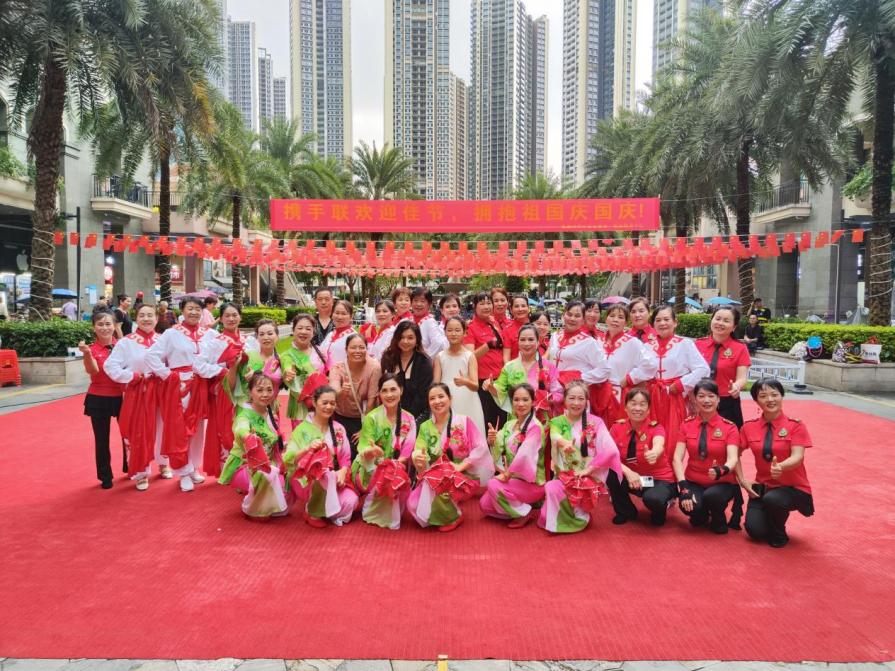 深圳各小区节日氛围拉满！处处飘扬“中国红”