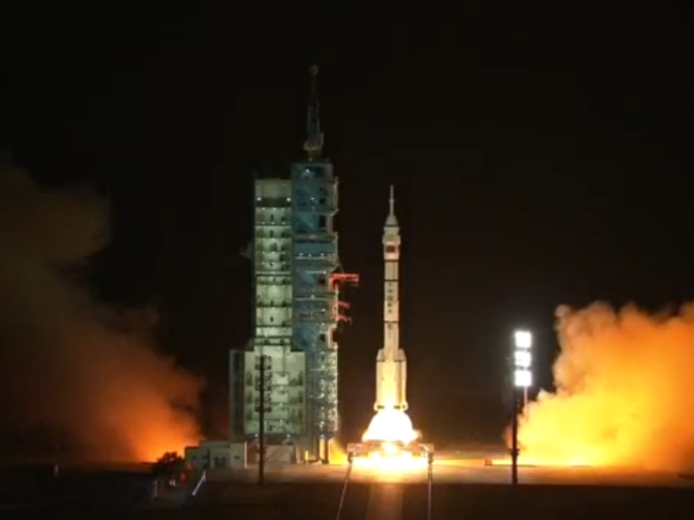 神舟十九号载人飞船发射取得圆满成功