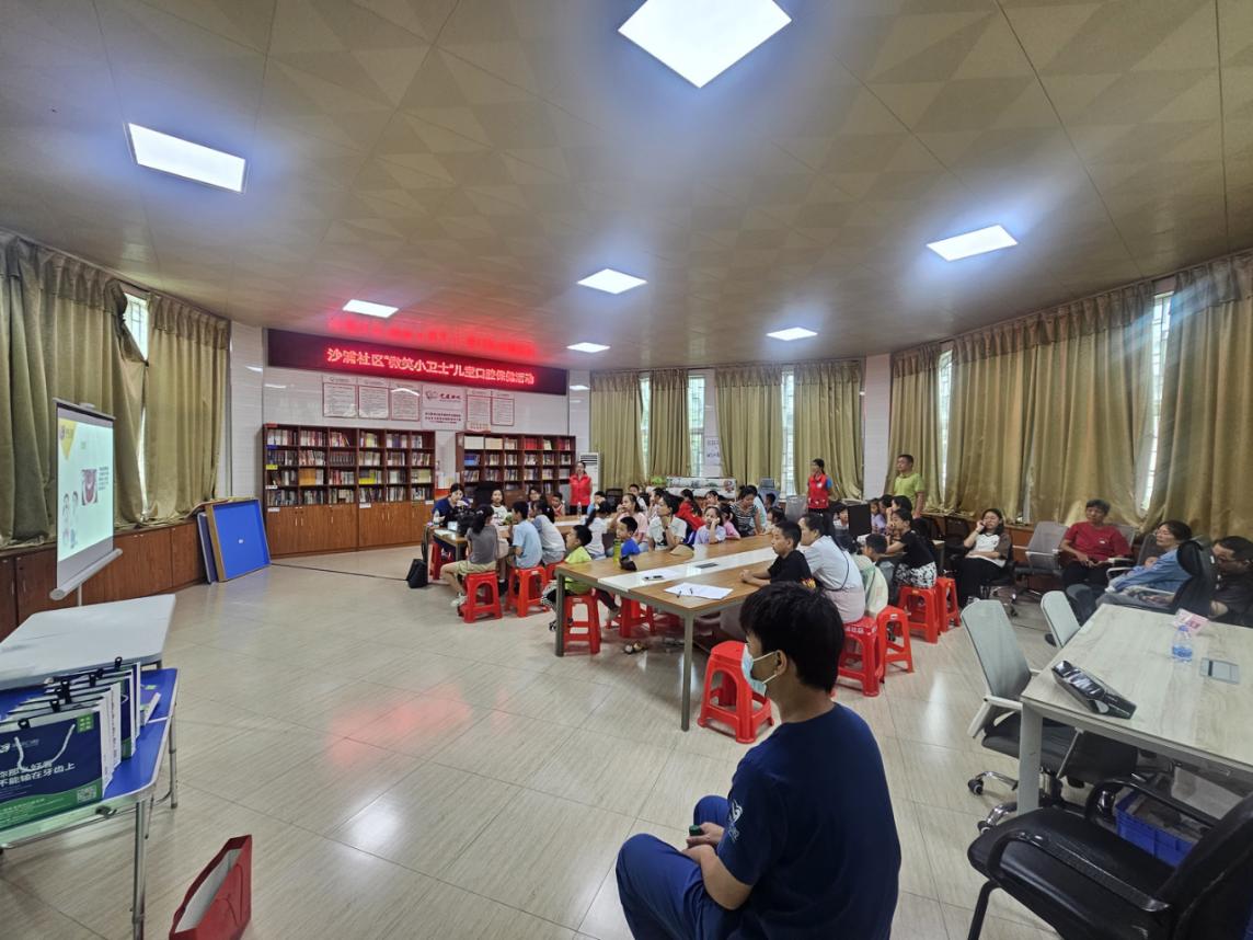 沙浦社区开展儿童口腔保健活动