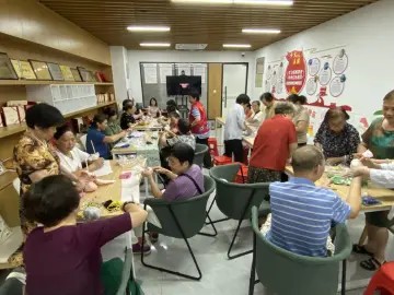 翠宁社区开展阿尔茨海默病防治讲座