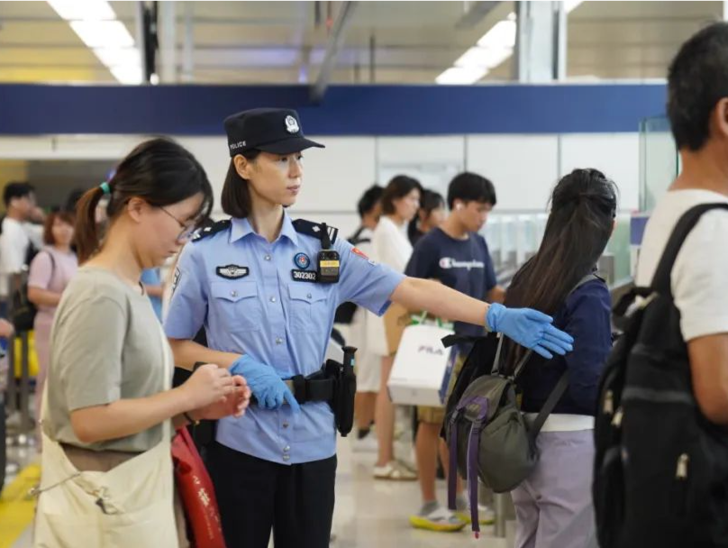 国庆假期深圳口岸迎送出入境旅客超500万人次 同比增长28.5%