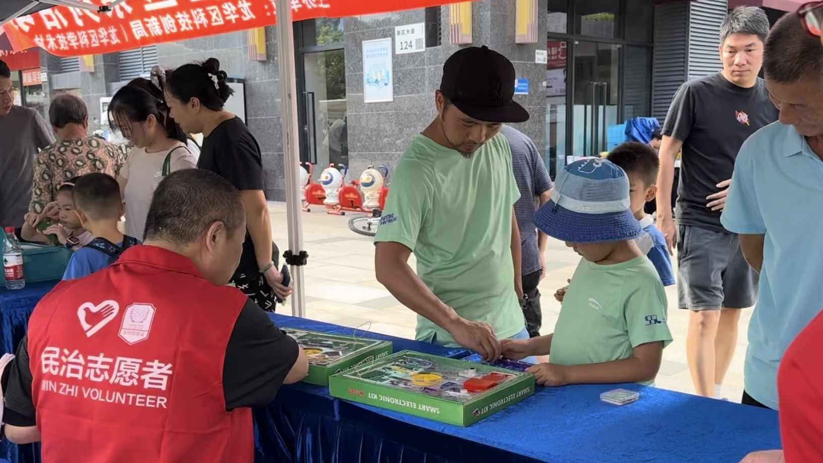2024年龙华区科普嘉年华进社区活动火热开展