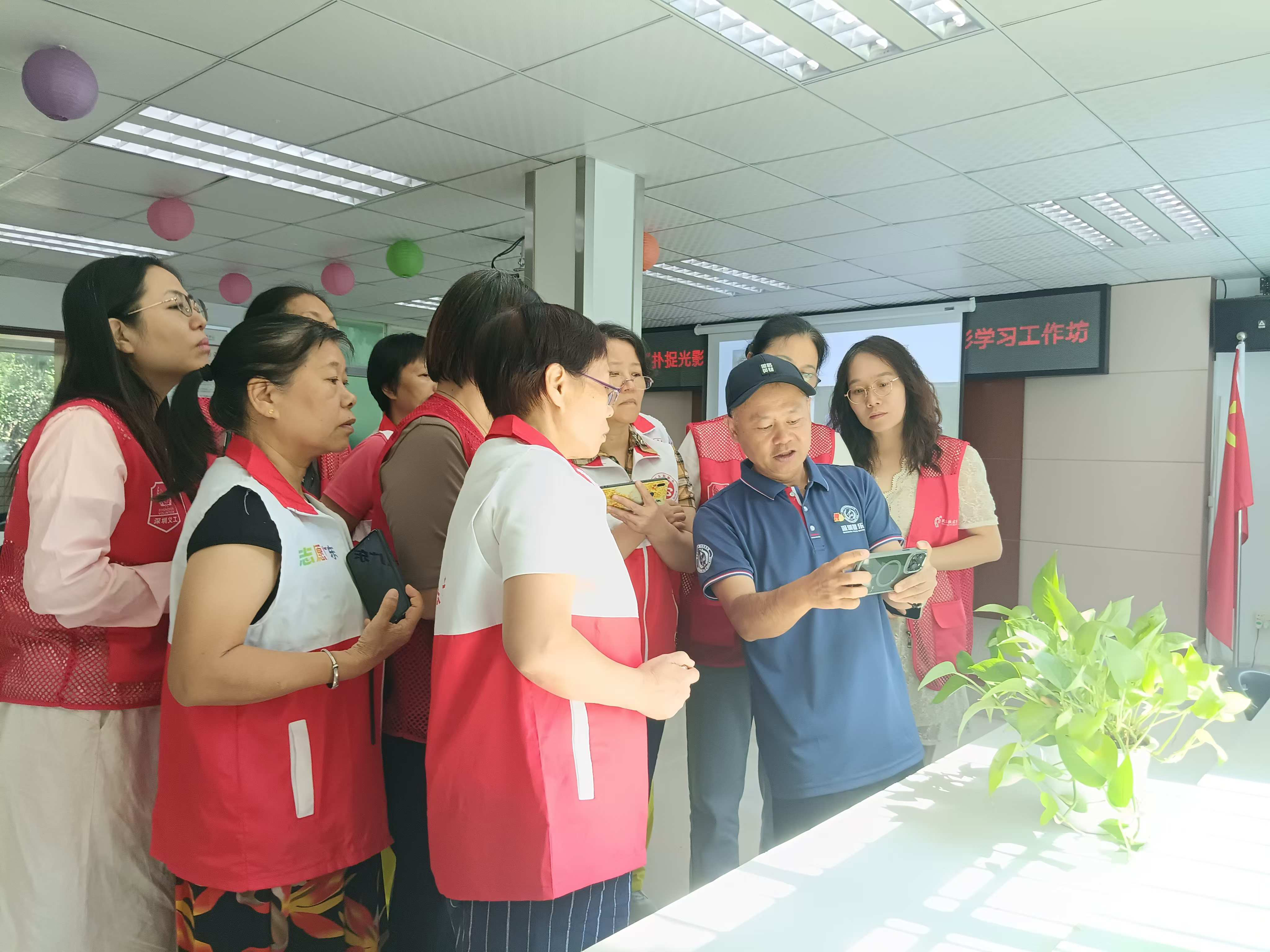 翠平社区开展义工手机摄影学习工作坊
