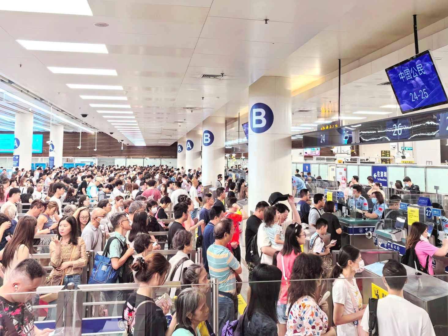 逾5300万人次！皇岗边检站查验出入境人员超去年全年总量