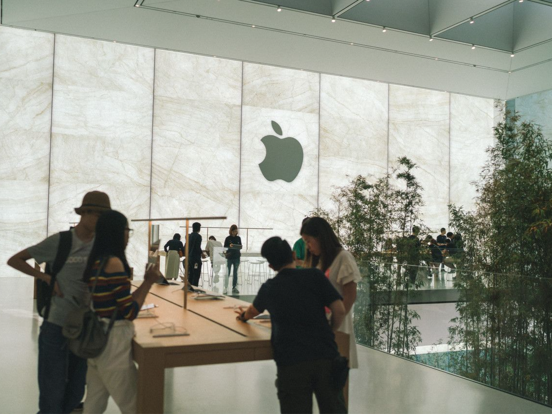苹果智能正式上线，同时发布新款iMac