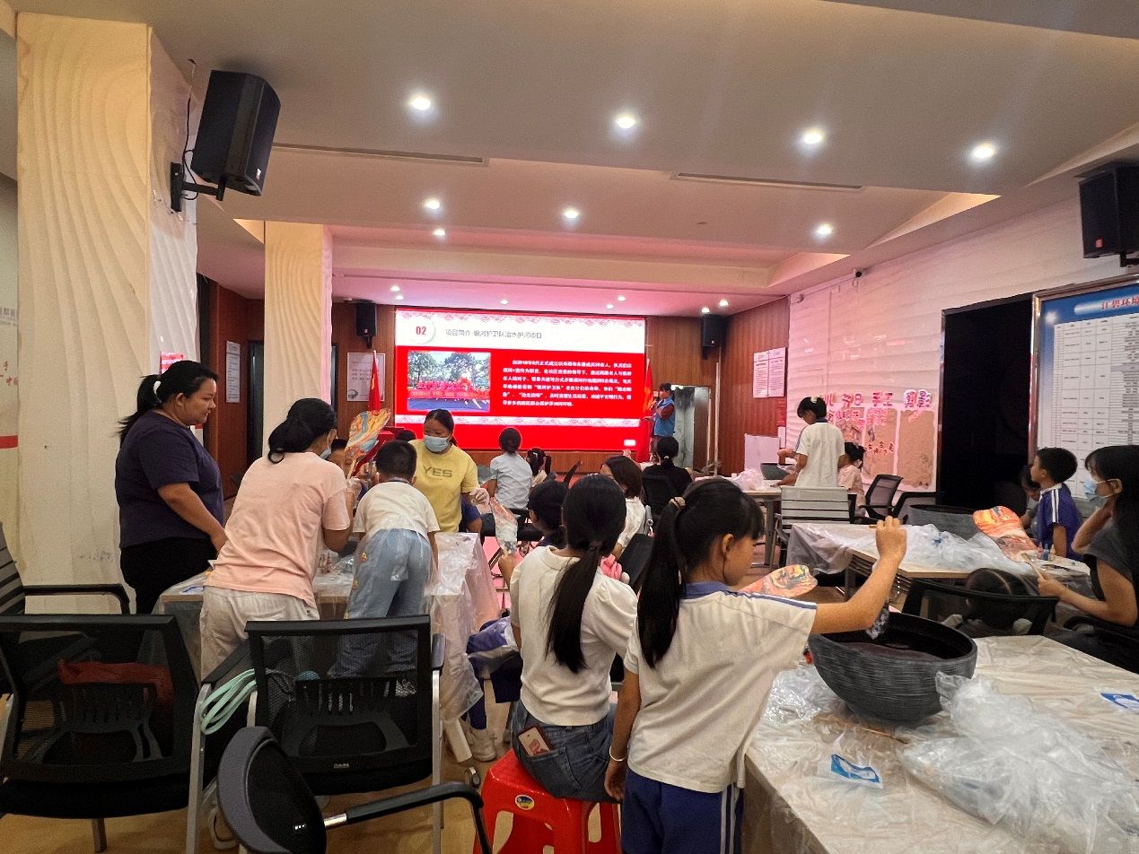碧头社区开展亲子义工漆扇DIY活动  
