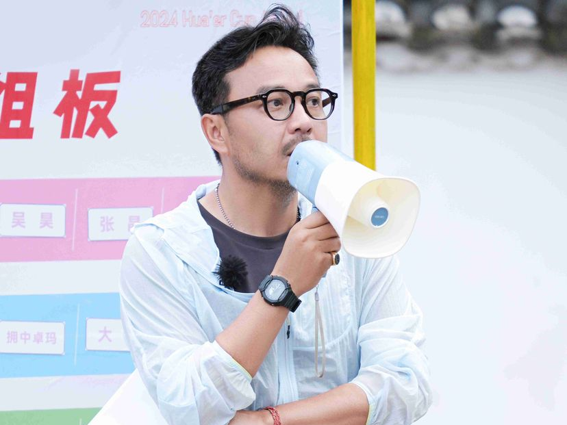 《花儿绽放》“村赛”企划欢乐多，苏炳添、敖子逸惊喜加盟