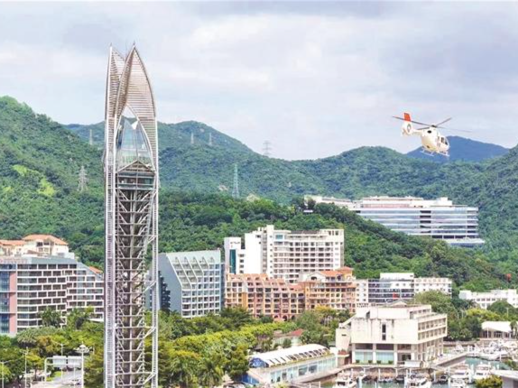 低空文旅活动成假期游玩“新宠”  市民流行坐直升机逛鹏城