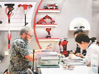 第136届广交会开幕 14.7万名境外采购商预注册 