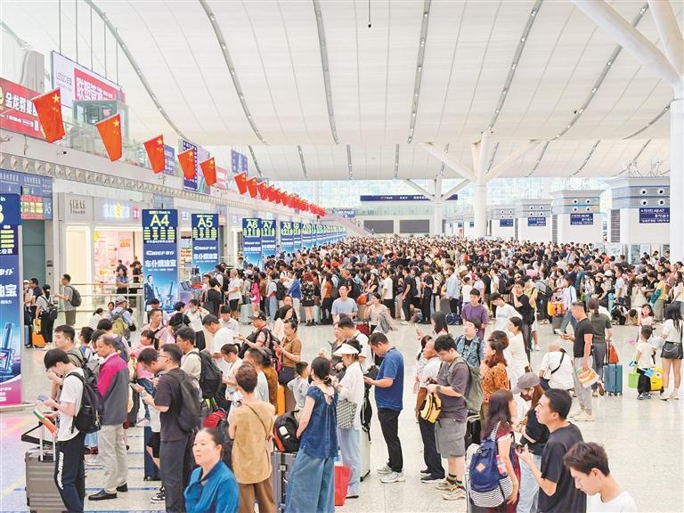 深圳北站3次打破客流纪录！国庆铁路运输期结束，深圳铁路到发旅客近700万人次