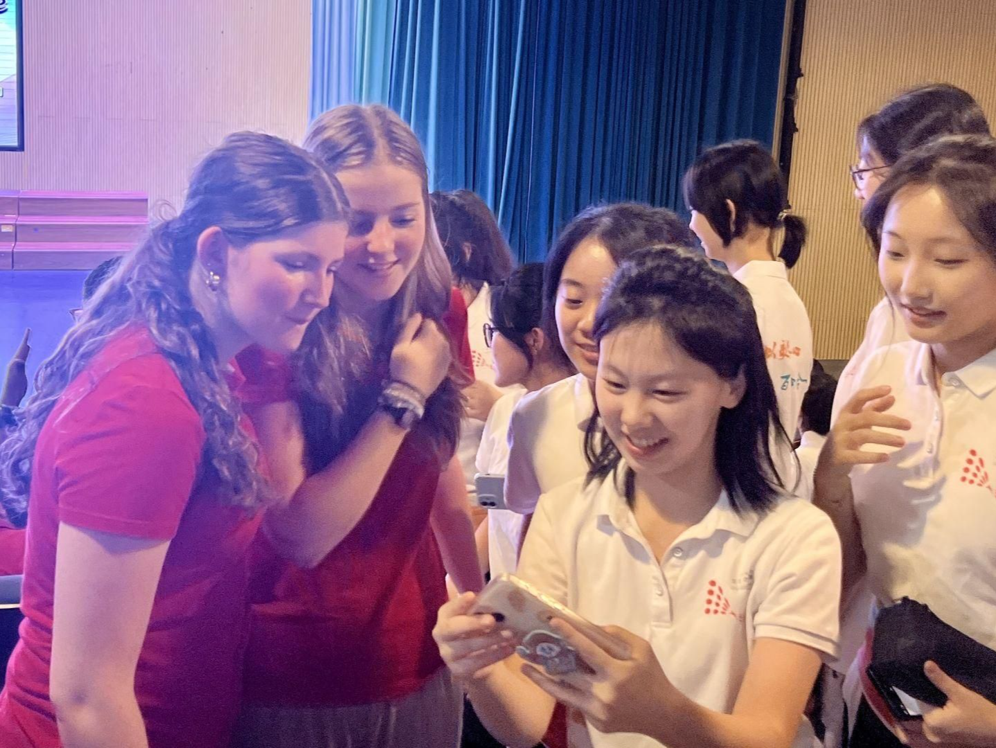 用歌声架起文化桥梁，中美青少年在深圳唱响友谊之歌