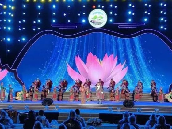 2024年林芝雅江节开幕 广东醒狮英歌舞精彩上演
