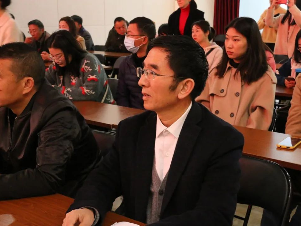 昆明通报“臭肉事件”调查结果，家长：被免职校长临近退休，有学生尿酸偏高