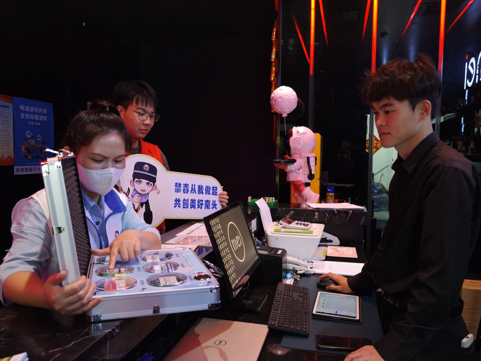 南山区南头街道开展“拒绝毒品，健康娱乐”禁毒宣传活动