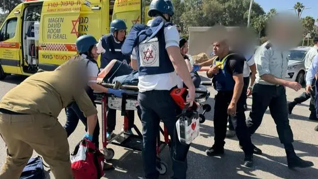 卡车冲撞以色列公交站已致35人紧急送医 以警方：怀疑事件系恐怖袭击