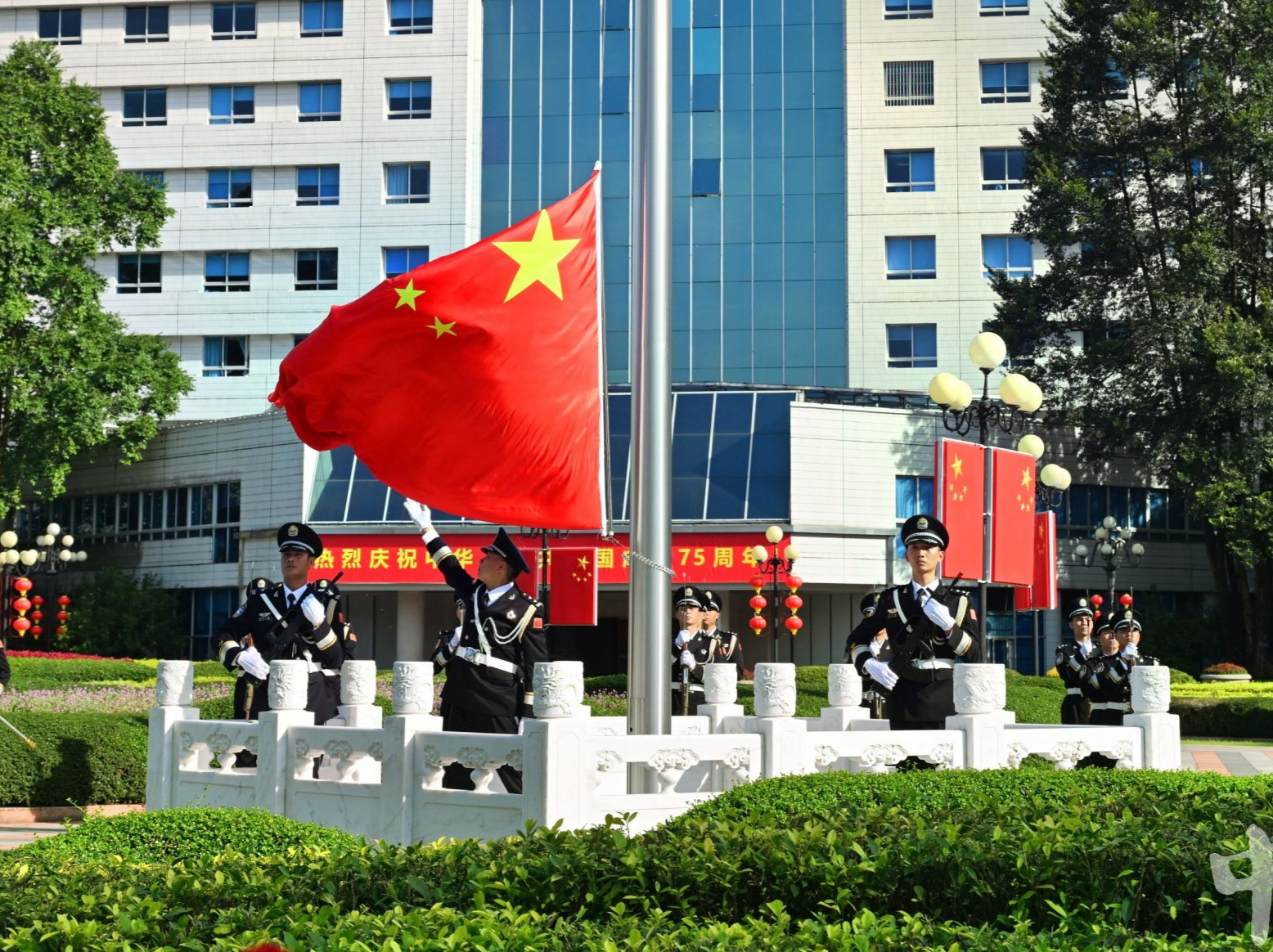 致敬！以国旗之名
