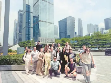 晶报特别报道│深圳导游：新的角色，新的故事 