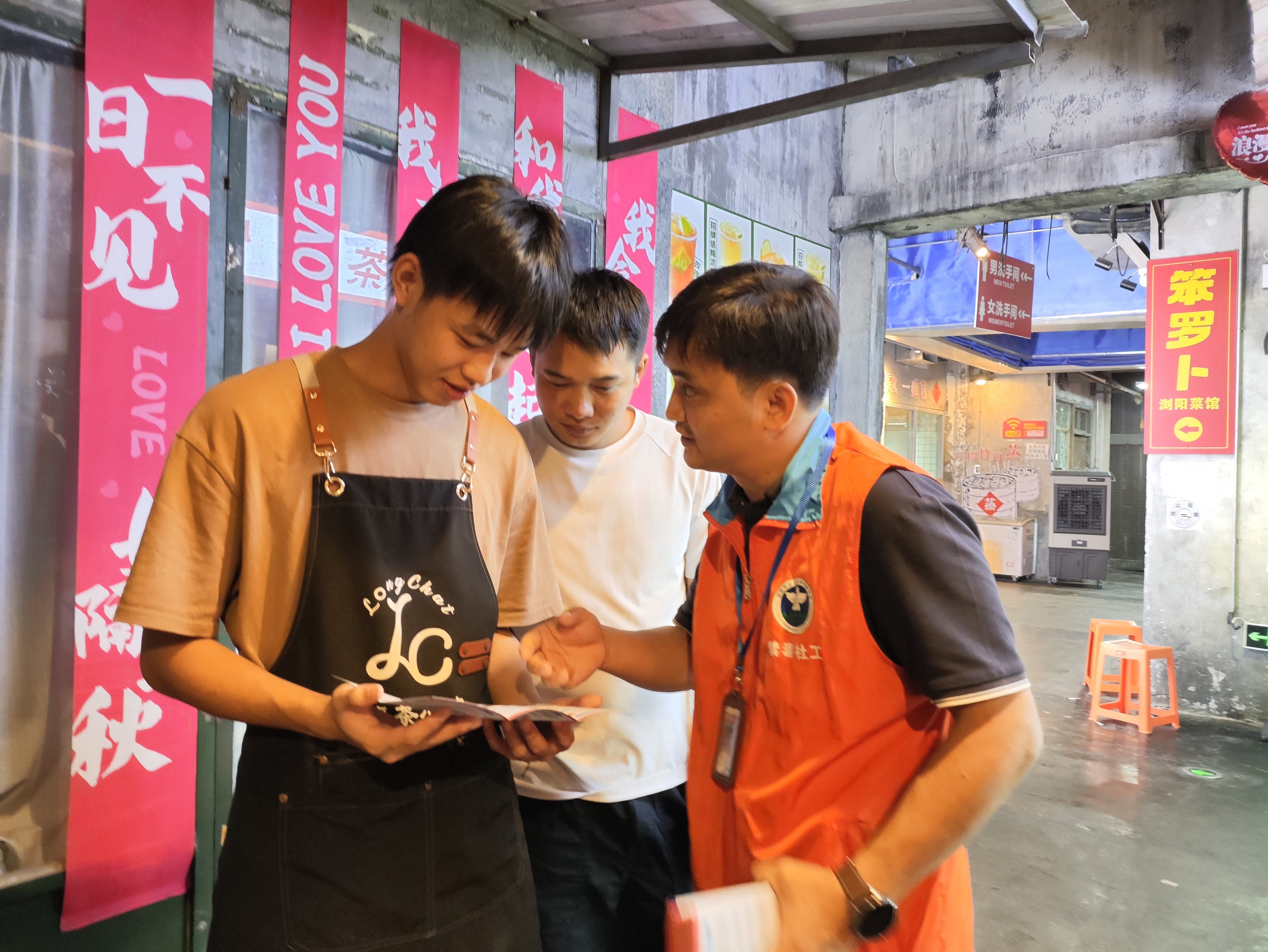 桂园街道：禁毒宣传走进“文和友”，共筑禁毒防线