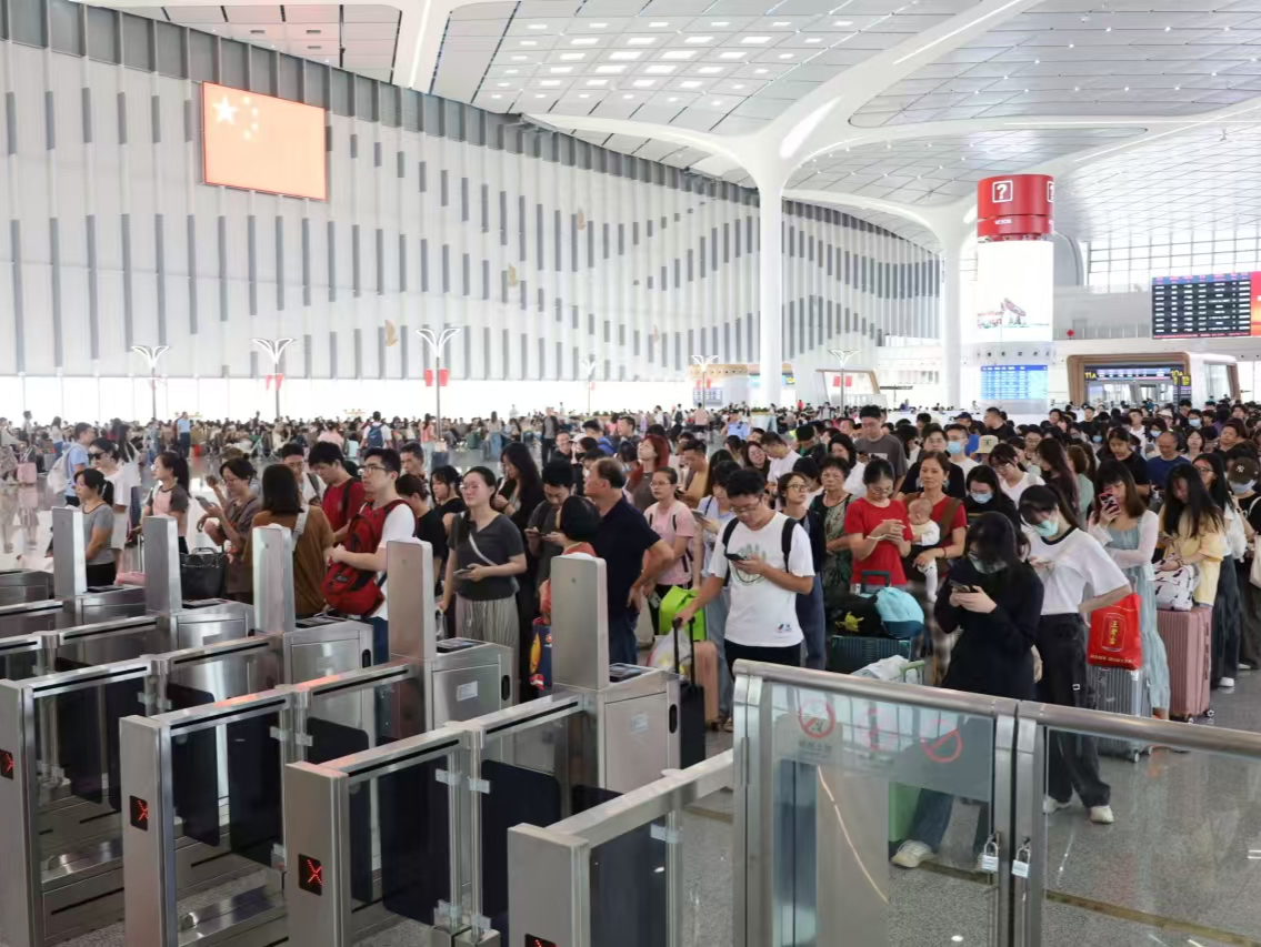 科学增加运力投放，新建汕头站国庆假期旅客到发量连创新高