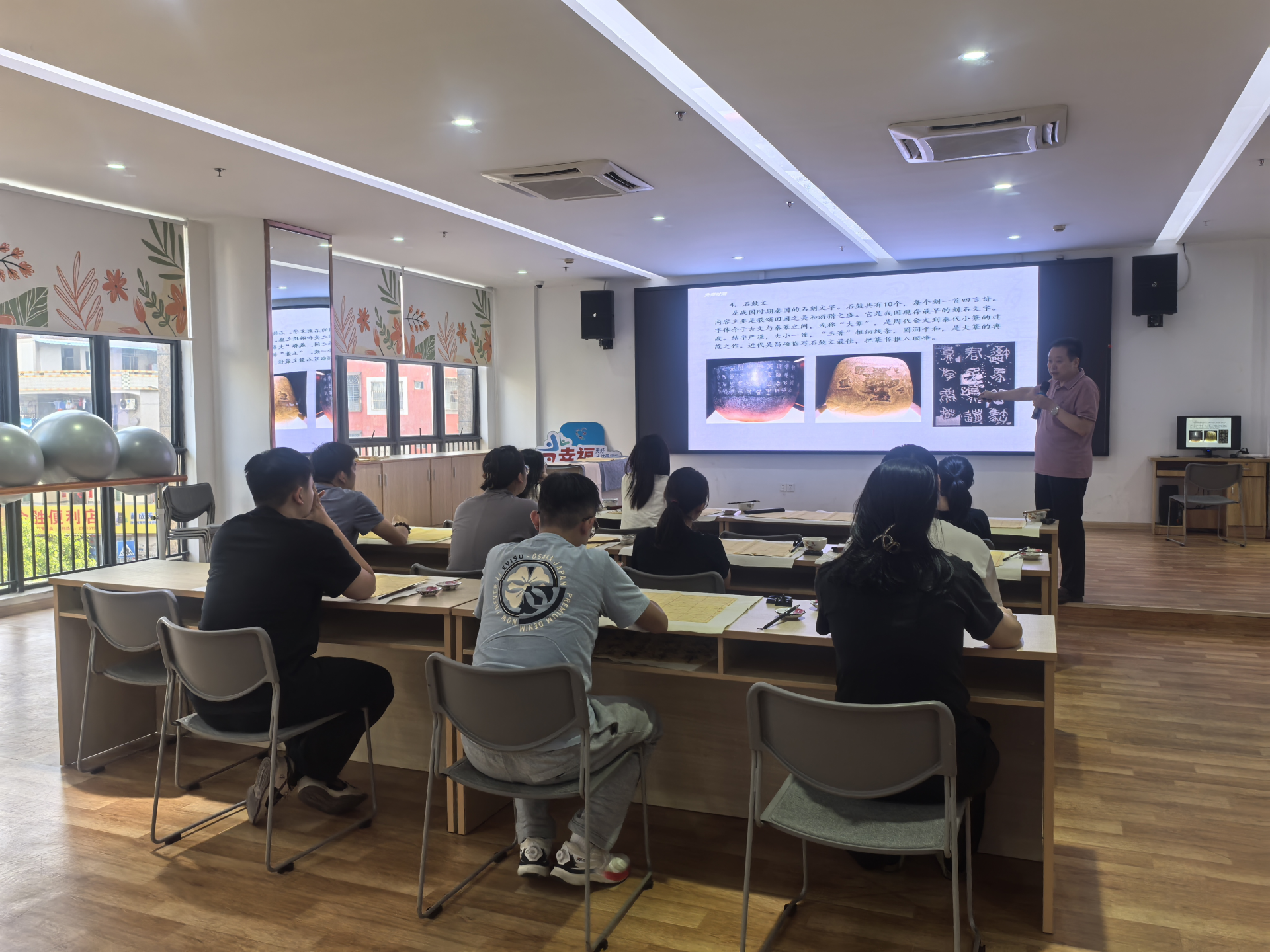 溪头社区开展“弘扬风清正气，建设廉洁溪头”书法活动
