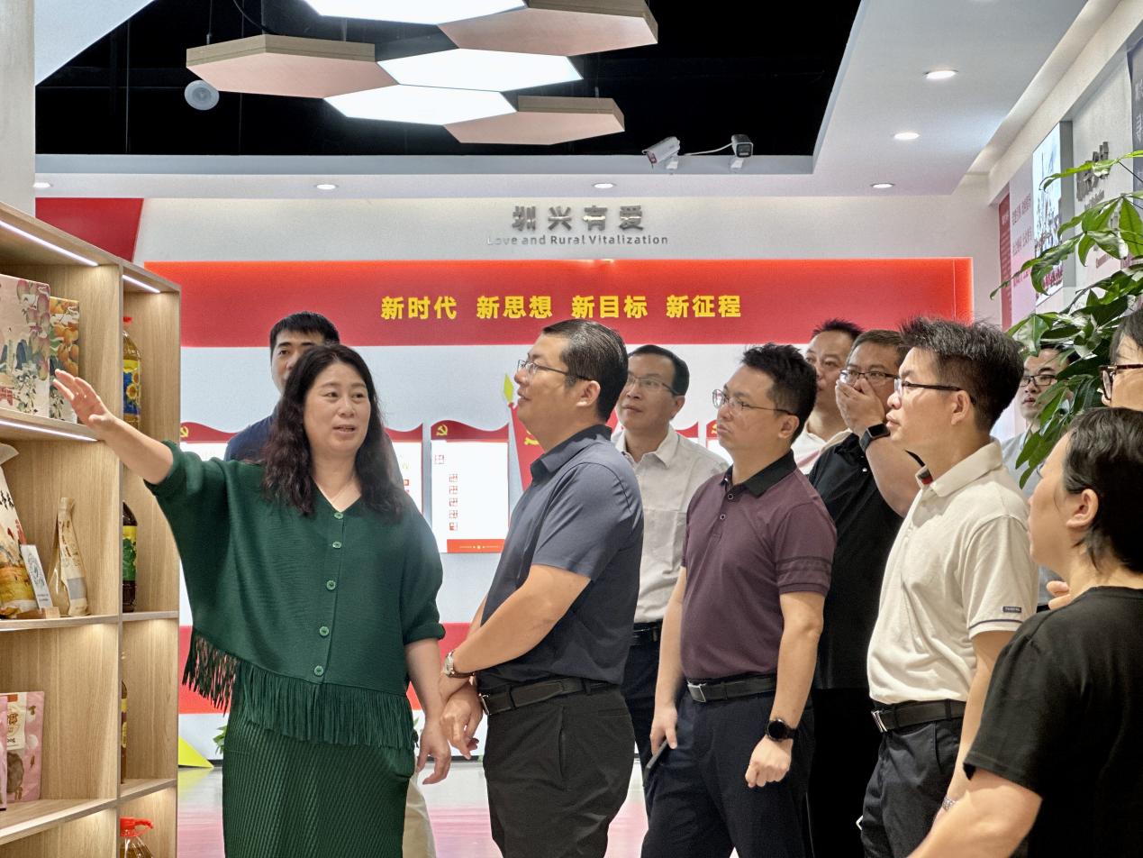 赣州市兴国县领导一行赴圳兴乡村（福田）帮扶服务中心考察调研