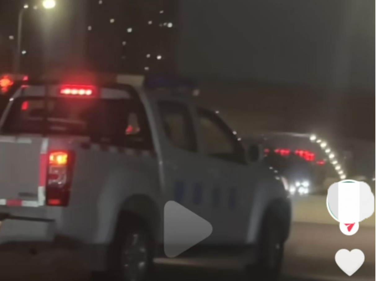 西安“安全监管”公务车路上玩漂移？当地回应：正在调查