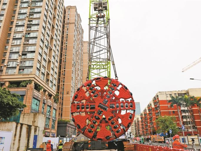 深圳首条环形地铁线进入车站盾构施工