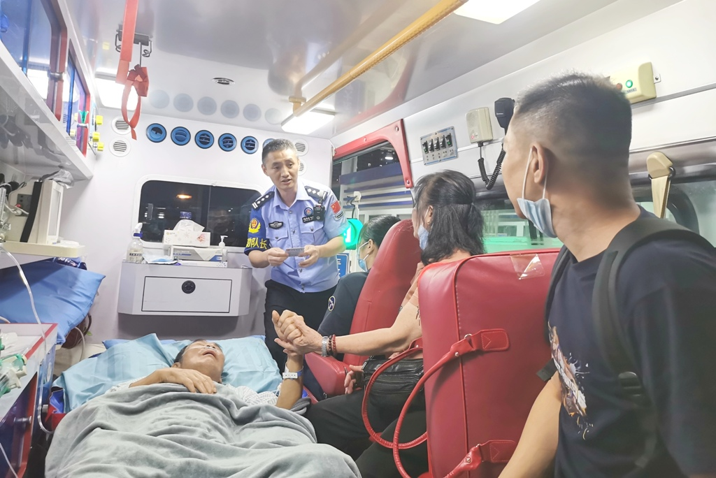 香港七旬老人深夜突发脑梗，皇岗边检开通“绿色通道”为生命护航