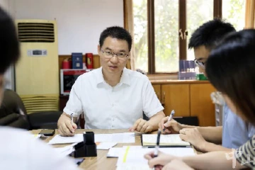 我们的节日•向祖国告白丨中山“工改”干部：履职尽责，为产业发展格局重塑贡献力量