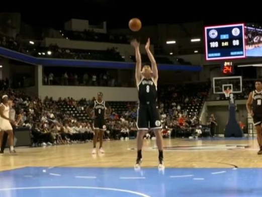 刚刚，广东仔崔永熙完成NBA首秀！
