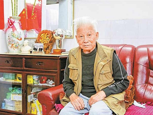 热爱身边的一切，热爱眼前的生活，他们100年不变